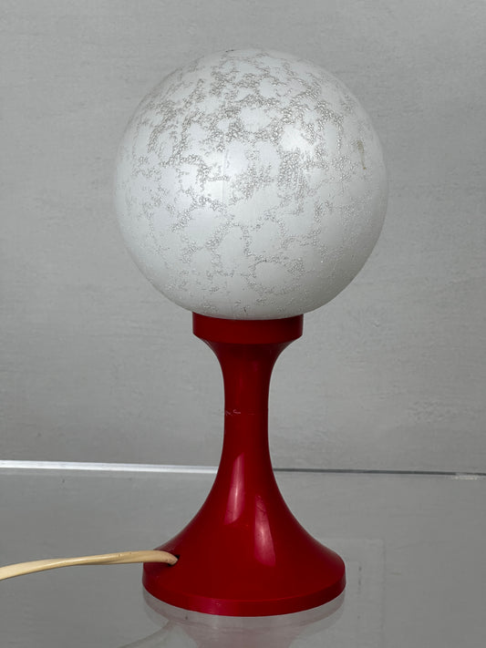 Aro Leuchte Tischlampe / Nachttischlampe in rot mit Glaskugel 70er Mid Century Vintage Space Age