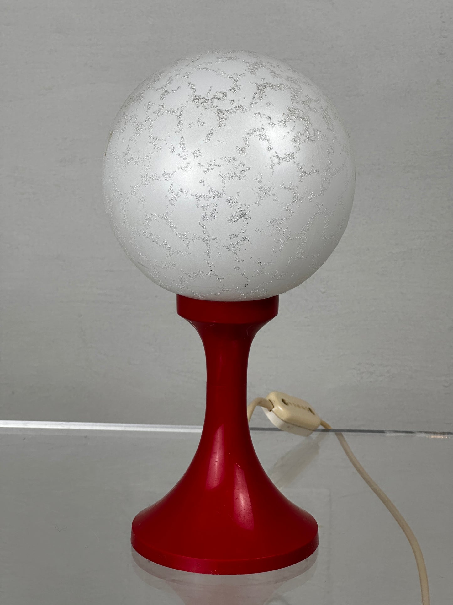 Aro Leuchte Tischlampe / Nachttischlampe in rot mit Glaskugel 70er Mid Century Vintage Space Age